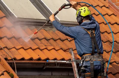 Démoussage et hydrofuge de toiture à Verquières